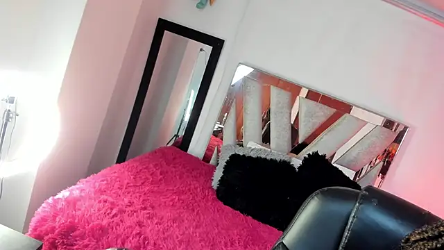 Snapshot of Ebonynaughty chatting on November 20, 3:18 am Ebonynaughty online show from November 20, 3:18 am