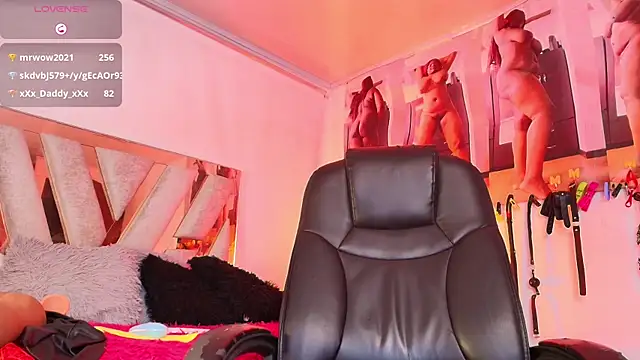 Snapshot of Ebonynaughty chatting on December 2, 1:50 am Ebonynaughty online show from December 2, 1:50 am