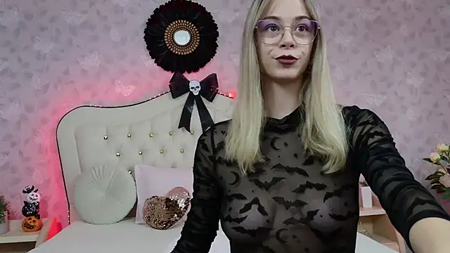 GracieCute online show from October 30, 4:33 am