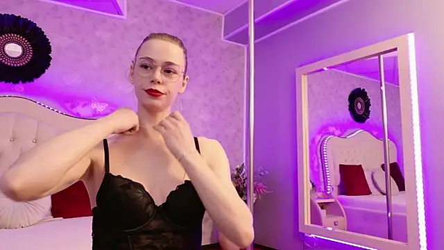 Snapshot of GracieCute chatting on June 17, 3:39 am GracieCute online show from June 17, 3:39 am