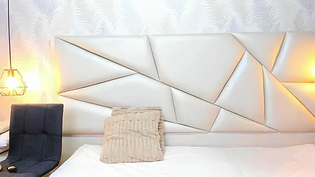 laurettedela rouse online show from November 26, 11:21 am