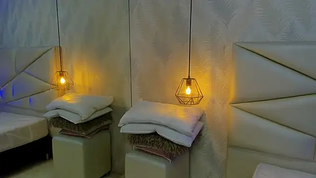 laurettedela rouse online show from December 4, 11:31 am