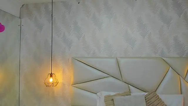 laurettedela rouse online show from November 19, 11:54 am