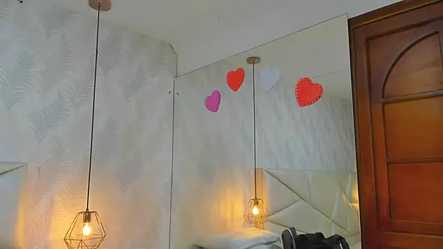 laurettedela rouse online show from November 20, 10:38 am