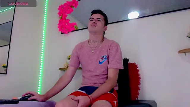 Snapshot of Sebastian_Loaiza chatting on December 15, 1:06 pm Sebastian Loaiza online show from December 15, 1:06 pm