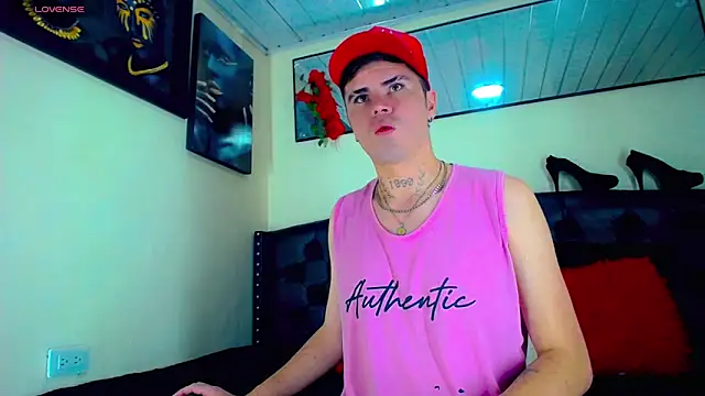 Snapshot of Sebastian_Loaiza chatting on November 6, 5:50 pm Sebastian Loaiza online show from November 6, 5:50 pm