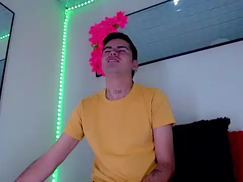 Snapshot of Sebastian_Loaiza chatting on December 17, 11:37 am Sebastian Loaiza online show from December 17, 11:37 am