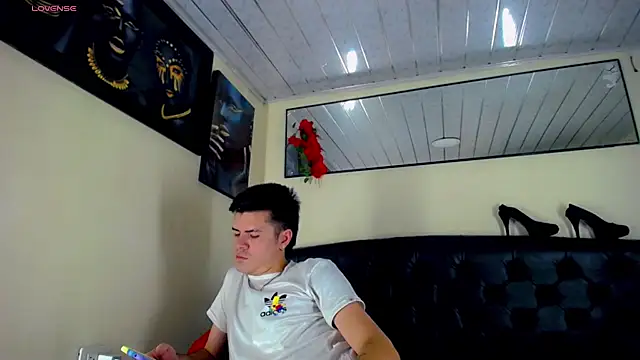 Snapshot of Sebastian_Loaiza chatting on November 6, 3:43 am Sebastian Loaiza online show from November 6, 3:43 am