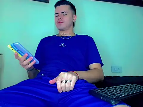 Snapshot of Sebastian_Loaiza chatting on November 14, 4:21 pm Sebastian Loaiza online show from November 14, 4:21 pm