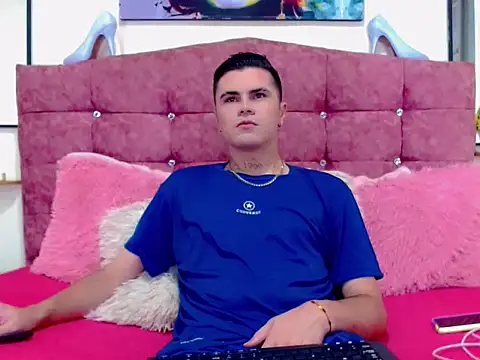 Snapshot of Sebastian_Loaiza chatting on November 22, 9:24 pm Sebastian Loaiza online show from November 22, 9:24 pm