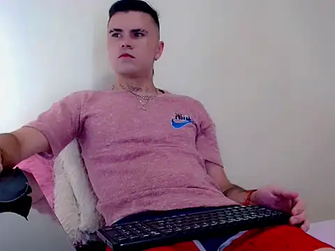 Snapshot of Sebastian_Loaiza chatting on November 28, 11:16 pm Sebastian Loaiza online show from November 28, 11:16 pm