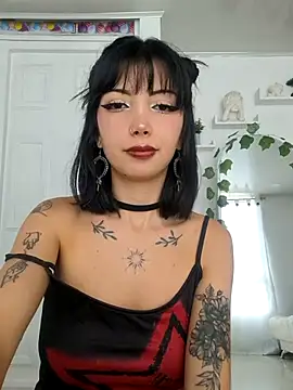 Evelyn R  online show from December 20, 3:48 pm