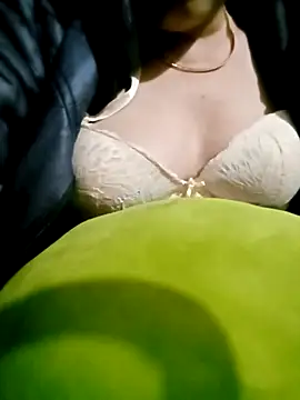 Snapshot of small-house123 chatting on November 14, 9:18 pm small-house123 online show from November 14, 9:18 pm