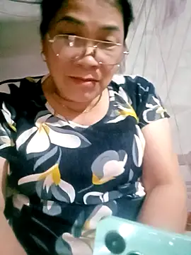 Snapshot of small-house123 chatting on November 6, 4:33 pm small-house123 online show from November 6, 4:33 pm