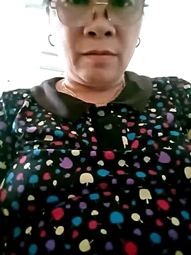 Snapshot of small-house123 chatting on November 8, 8:29 am small-house123 online show from November 8, 8:29 am