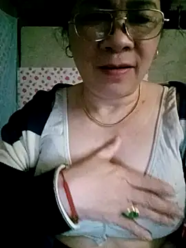 small-house123 online show from February 23, 11:27 pm