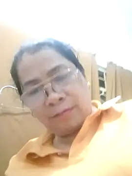 Snapshot of small-house123 chatting on November 9, 10:36 pm small-house123 online show from November 9, 10:36 pm