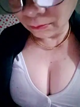 small-house123 online show from February 7, 10:51 pm