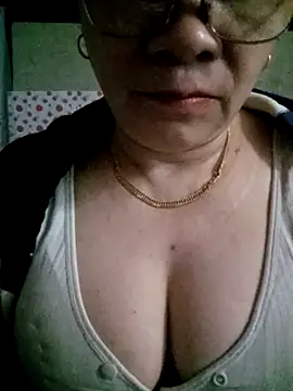 small-house123 online show from February 20, 6:32 pm