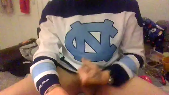 Snapshot of jigglethaypussi chatting on February 12, 2:22 am jigglethaypussi online show from February 12, 2:22 am