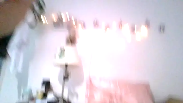 jigglethaypussi online show from November 3, 11:25 am