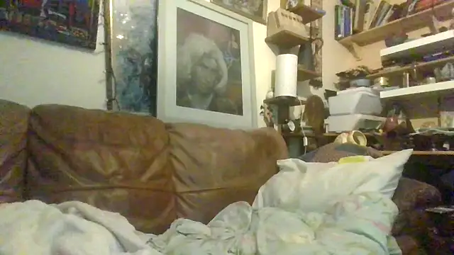 Snapshot of jigglethaypussi chatting on February 4, 12:16 am jigglethaypussi online show from February 4, 12:16 am