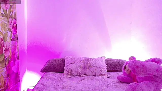 Snapshot of AneeRose_ chatting on November 15, 12:20 pm AneeRose online show from November 15, 12:20 pm