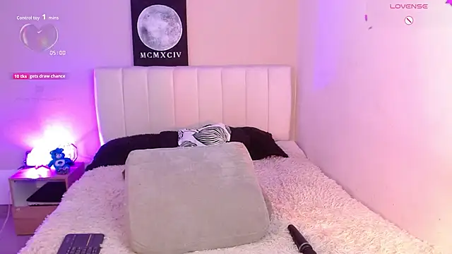 Snapshot of AlexaHart chatting on November 3, 1:58 pm AlexaHart online show from November 3, 1:58 pm