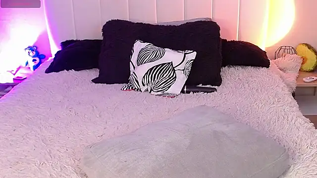 Snapshot of AlexaHart chatting on December 17, 10:04 pm AlexaHart online show from December 17, 10:04 pm