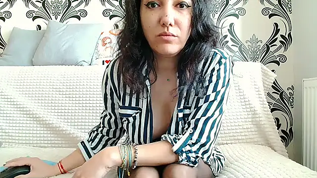 CharmingPearl online show from March 3, 7:37 am