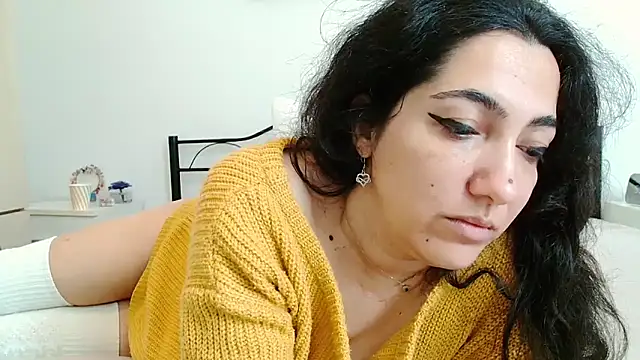 CharmingPearl online show from February 10, 7:51 am