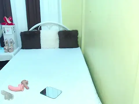 XxgiganticoliviacummerxX online show from November 3, 4:32 pm