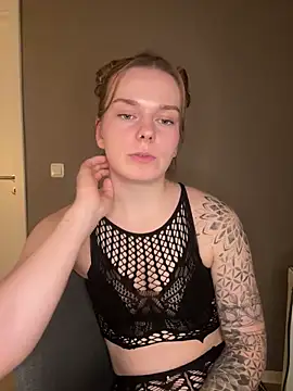 LisaFreierxx online show from February 24, 10:32 pm