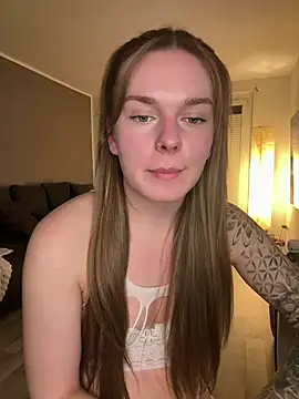 LisaFreierxx online show from February 13, 9:15 pm