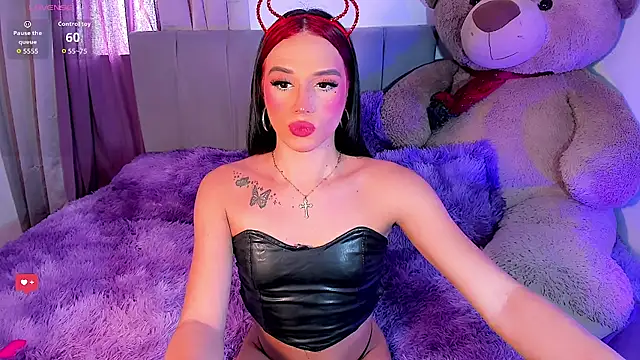 Snapshot of SexyNaza_1 chatting on June 11, 8:39 pm SexyNaza 1 online show from June 11, 8:39 pm