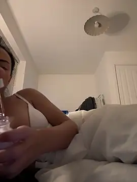 Snapshot of Bethrae25 chatting on November 10, 11:43 pm Bethrae25 online show from November 10, 11:43 pm