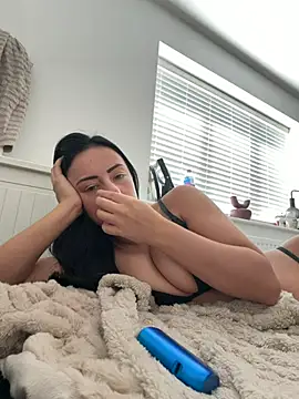 Bethrae25 online show from March 18, 1:35 pm