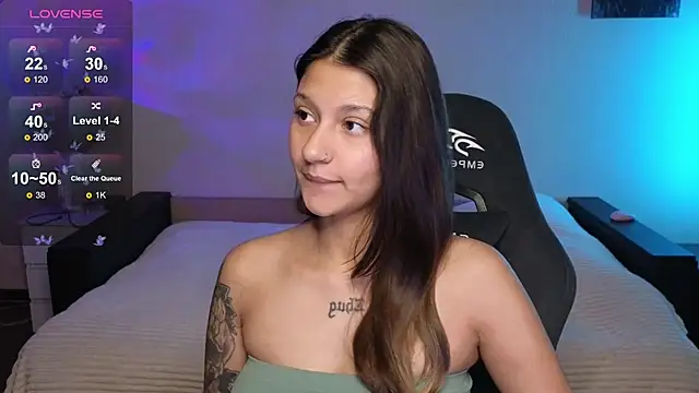 Snapshot of Nikol_Goldysss chatting on November 10, 1:32 am Nikol Goldysss online show from November 10, 1:32 am