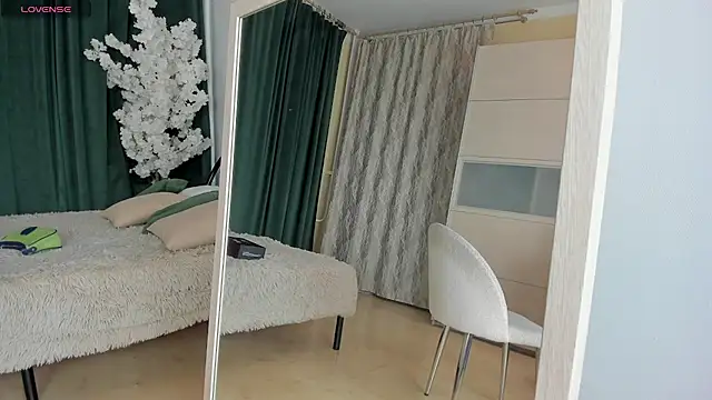 Snapshot of MadisonMongomeri chatting on November 23, 2:10 am MadisonMongomeri online show from November 23, 2:10 am