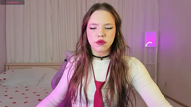 Snapshot of MadisonMongomeri chatting on November 24, 3:28 am MadisonMongomeri online show from November 24, 3:28 am