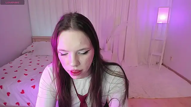 Snapshot of MadisonMongomeri chatting on November 17, 3:10 am MadisonMongomeri online show from November 17, 3:10 am