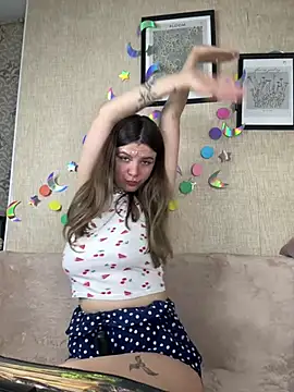 Snapshot of Zorianaa chatting on June 2, 9:15 pm Zorianaa online show from June 2, 9:15 pm