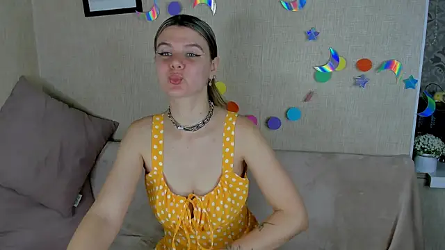 Snapshot of Zorianaa chatting on July 4, 9:19 pm Zorianaa online show from July 4, 9:19 pm