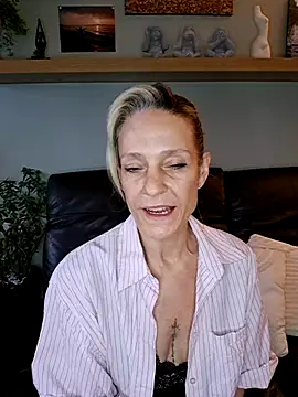 LittleSexyT online show from November 14, 2:10 pm