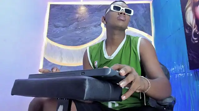 the hot boy0 online show from November 6, 12:31 pm