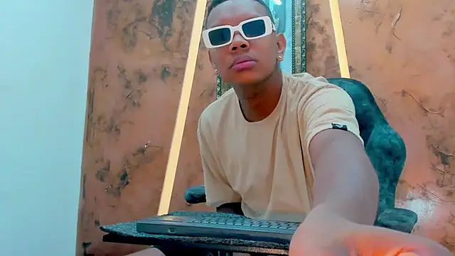 the hot boy0 online show from November 10, 11:59 am