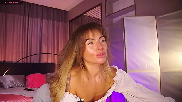 Nikki  Amour online show from January 17, 1:04 pm