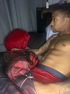 Snapshot of PJmakeitrain98 chatting on November 5, 10:40 am PJmakeitrain98 online show from November 5, 10:40 am