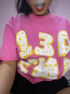 Snapshot of lung-linh chatting on December 4, 1:32 pm lung-linh online show from December 4, 1:32 pm