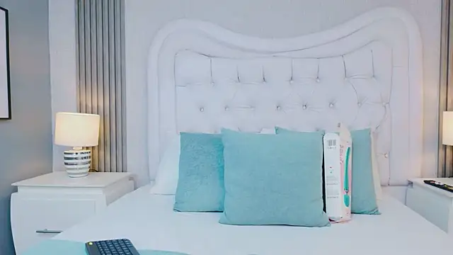 ScarlettPetrova online show from April 10, 11:50 am